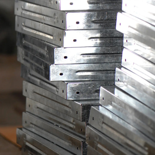 Полиця сталева з кріпленням для стелажу 0.6 мм